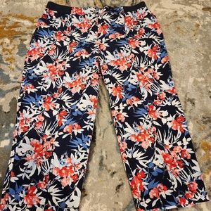CHICOS SZ 2 (LARGE) NAVY & FLORAL CAPRI PANTS BUTTON & ZIPPER CLOSE FRONT